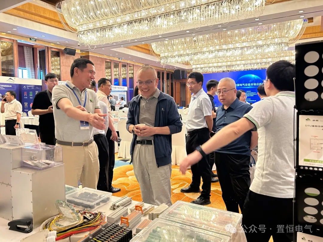 置恒姚总与展会专家交流